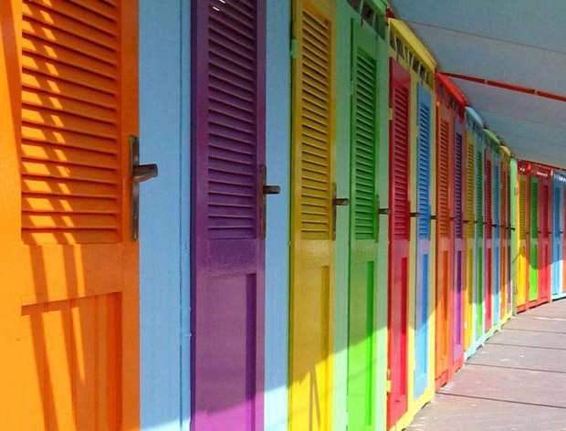 разноцветные двери